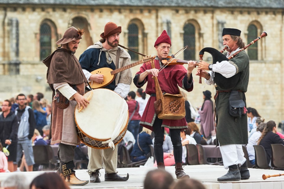 Musiciens médiévaux lors du Banquet Fantastique à Caen.