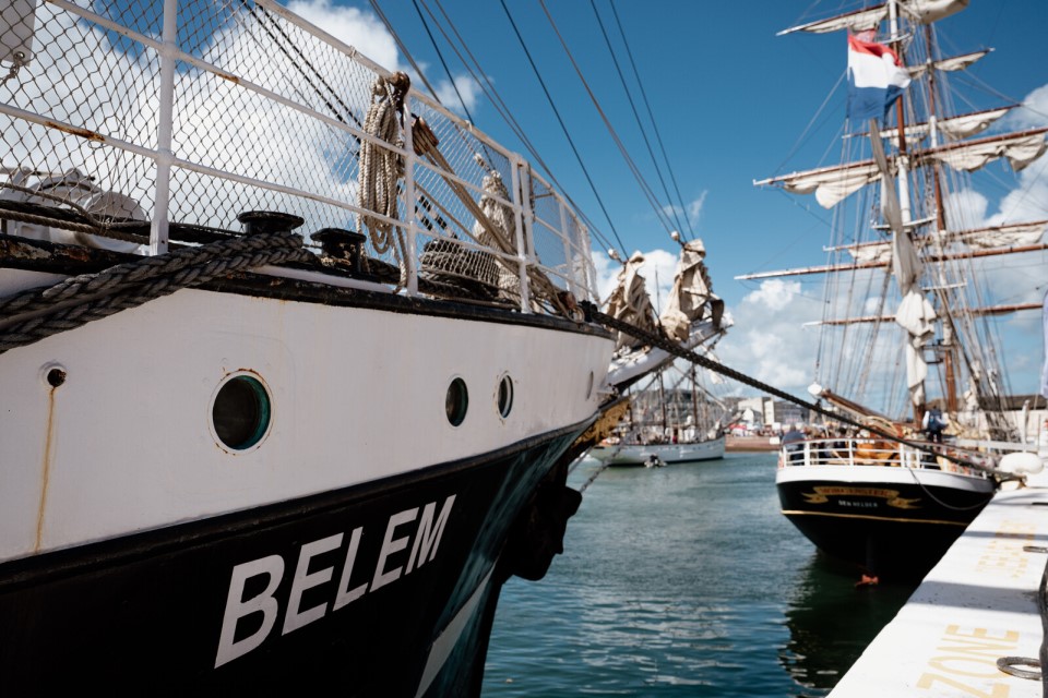 Le Belem amarré dans le port de Caen pour le Millénaire.