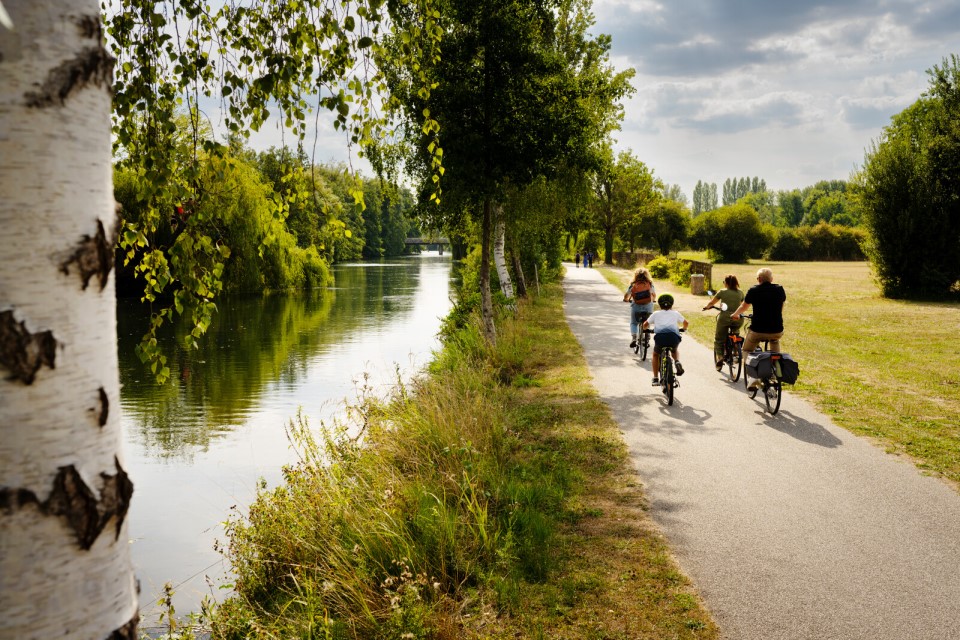 Balade à vélo le long de la vallée de la Seine en Normandie.