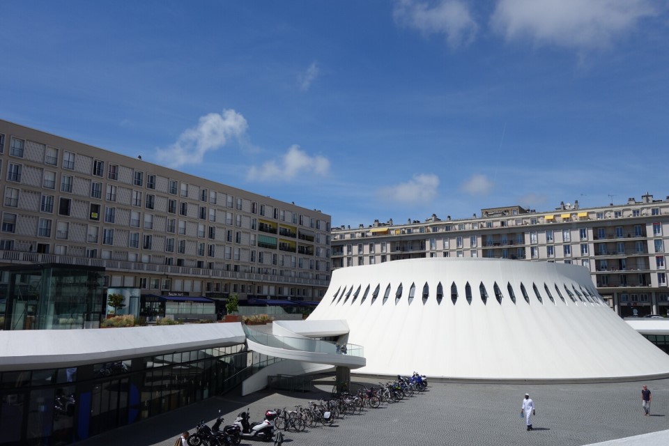 Vue extérieure du Volcan, scène nationale au Havre.